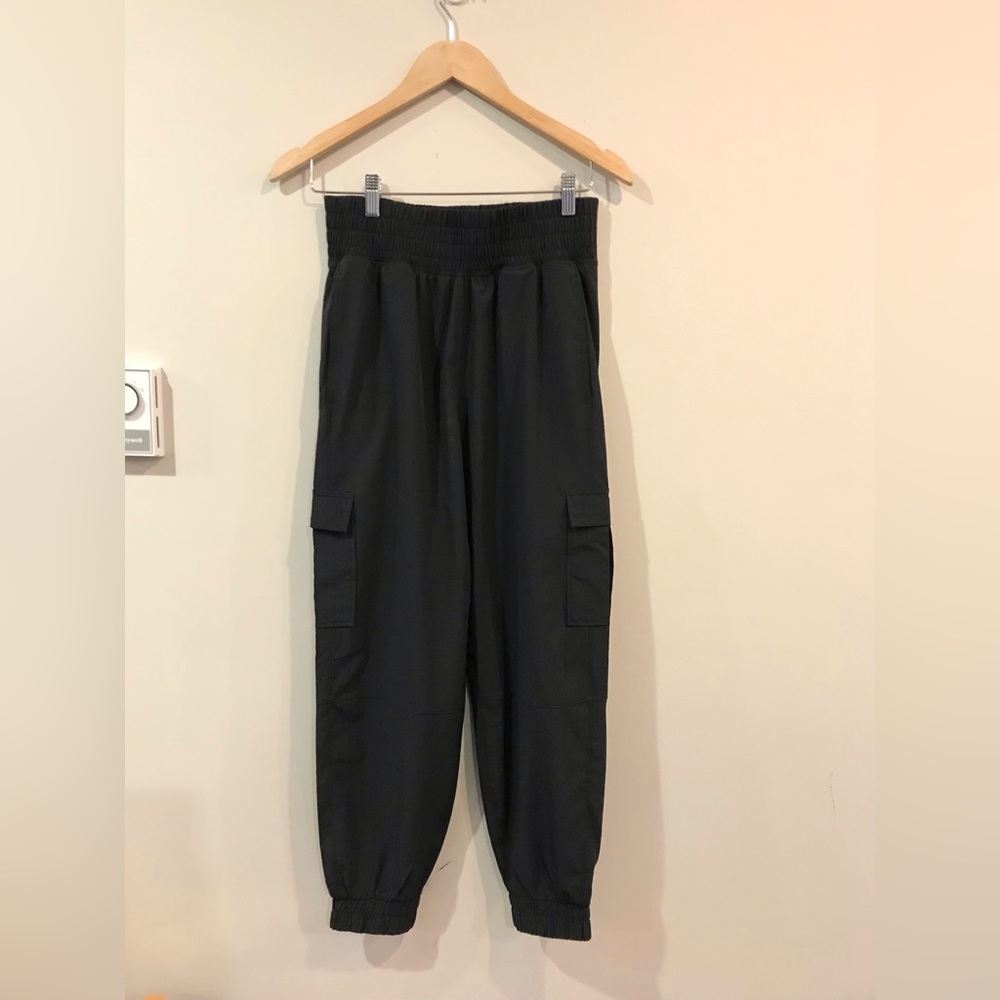 BNWOT Abercrombie YPB MotionTek Flowy Cargo Pants Joggers
